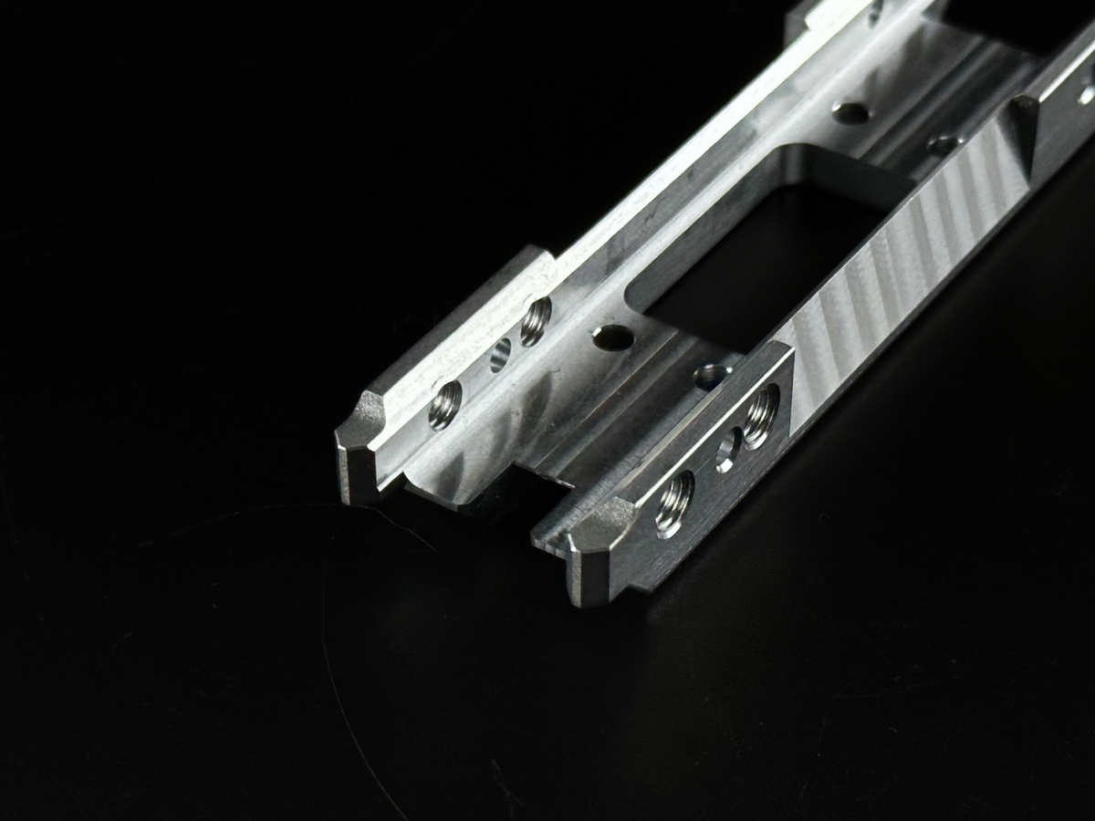 本当に5軸加工が必要？4軸加工でコスト最適化を実現 | ONIプレシジョン