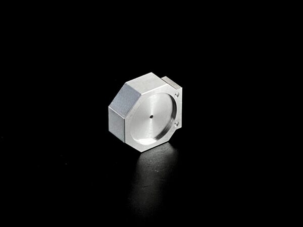 複合旋盤による一チャック全加工・医療機器用成分分析装置部品（受け） | ONIプレシジョン